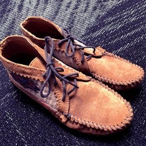 Minnetonka Moccasins Size 8
